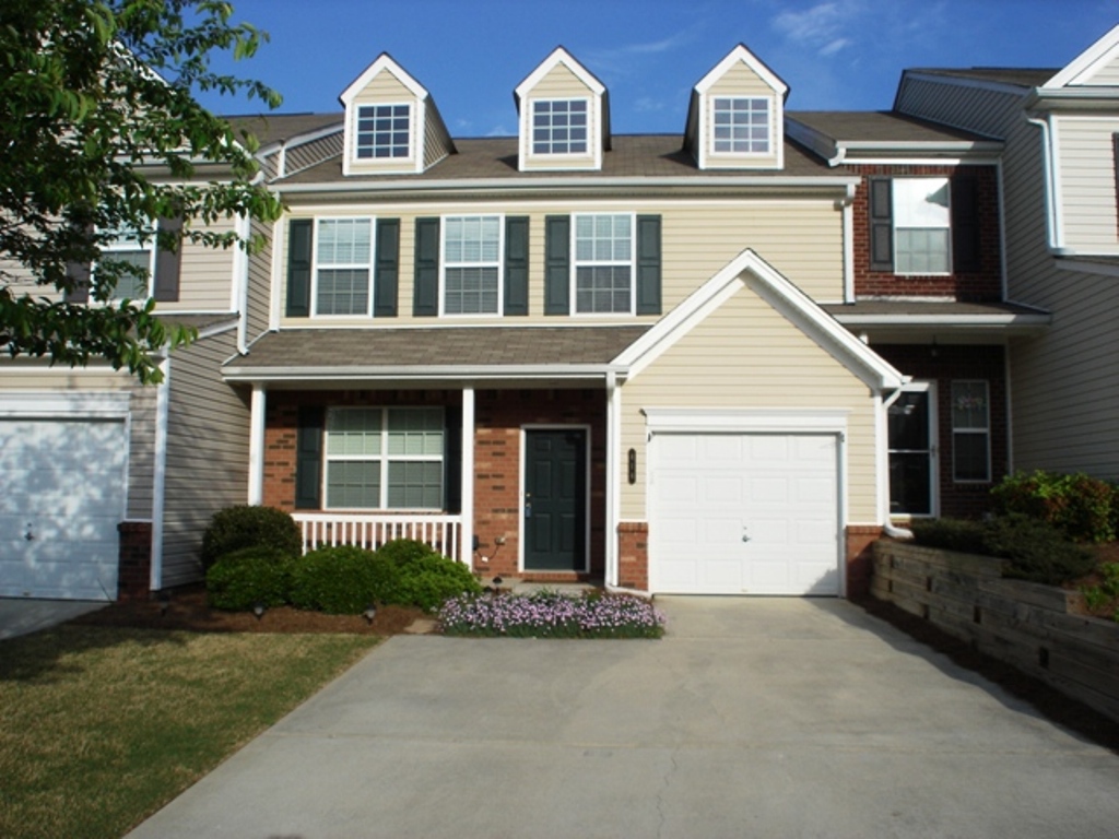 414 Weatherstone Place, 3BR/2.5BA Townhome For Lease in Alpharetta @ $2300